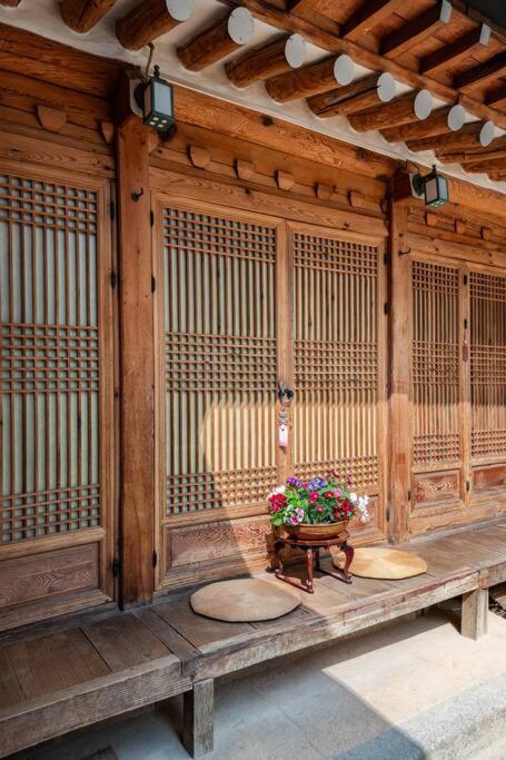 Namhyundang - Hanok Korean Traditional House سيول المظهر الخارجي الصورة